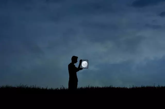 28首描写月亮的现代诗歌欣赏,首首经典(收藏!)
