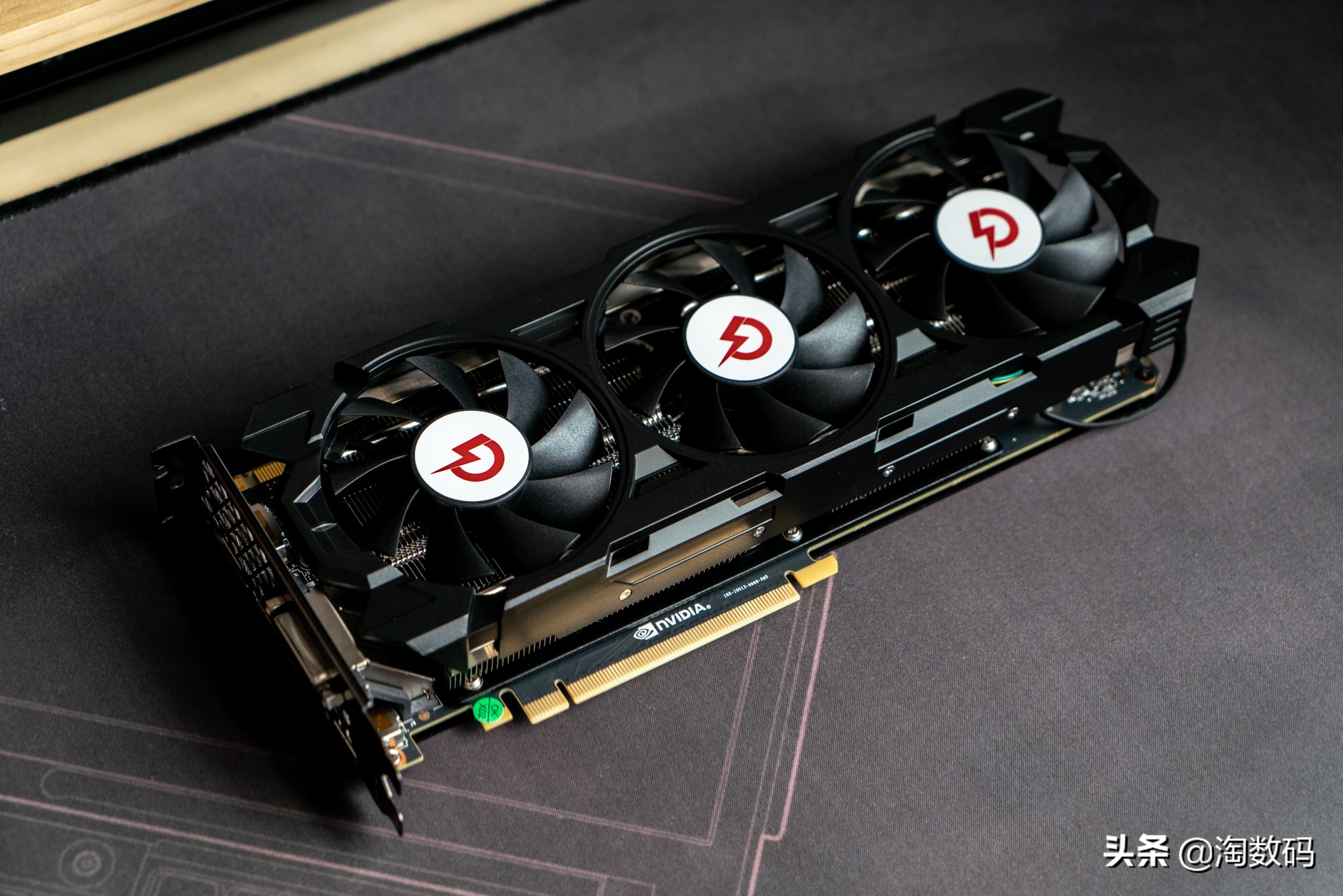 头铁入手￥1799的GTX1080显卡，先拆再测保平安，还一年保修