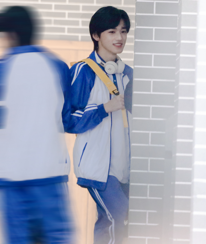 刘耀文上《萌探》，校服一穿成校园剧男主，与小宋同框美颜暴击