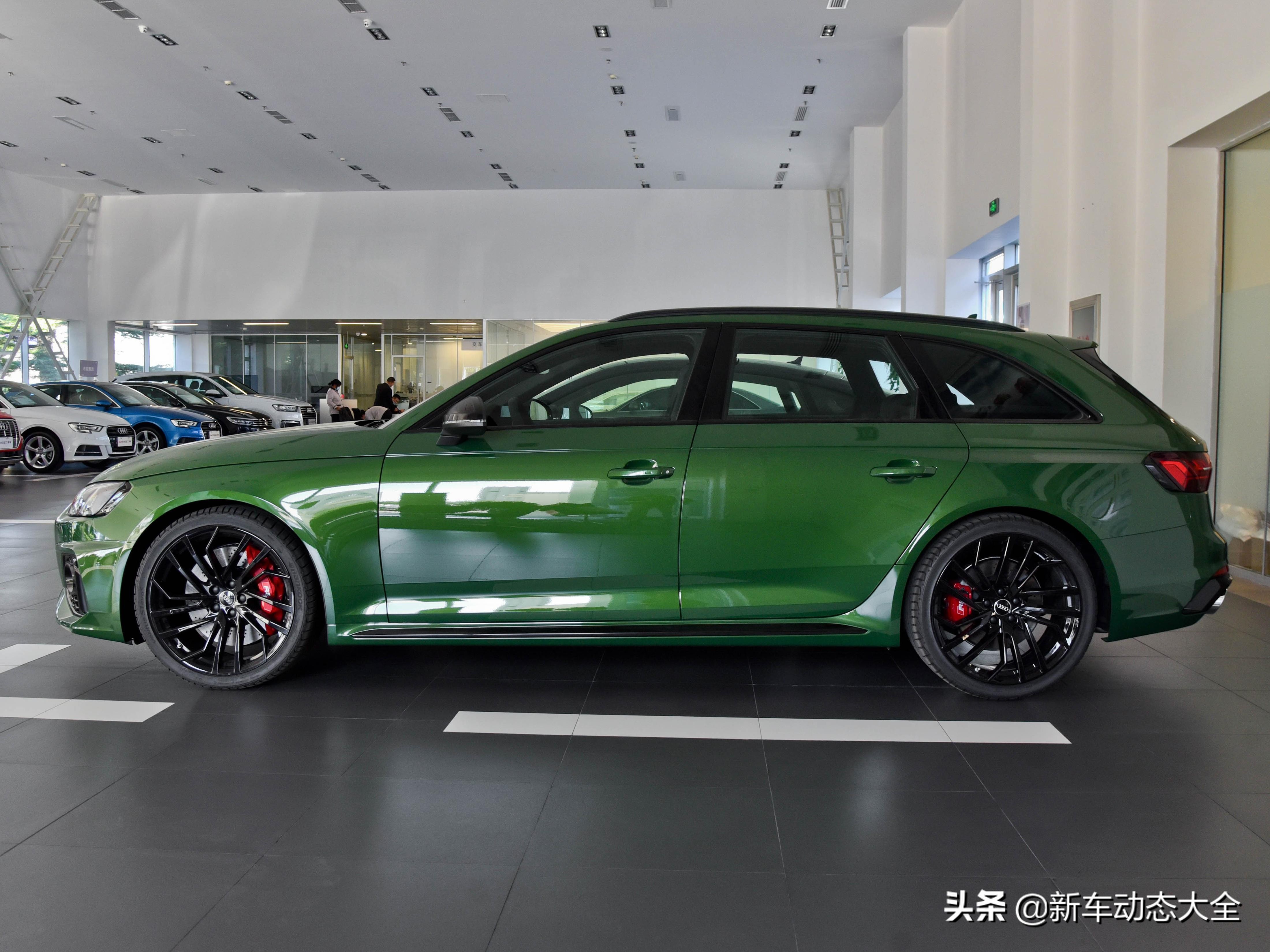 奥迪rs4后面能装货