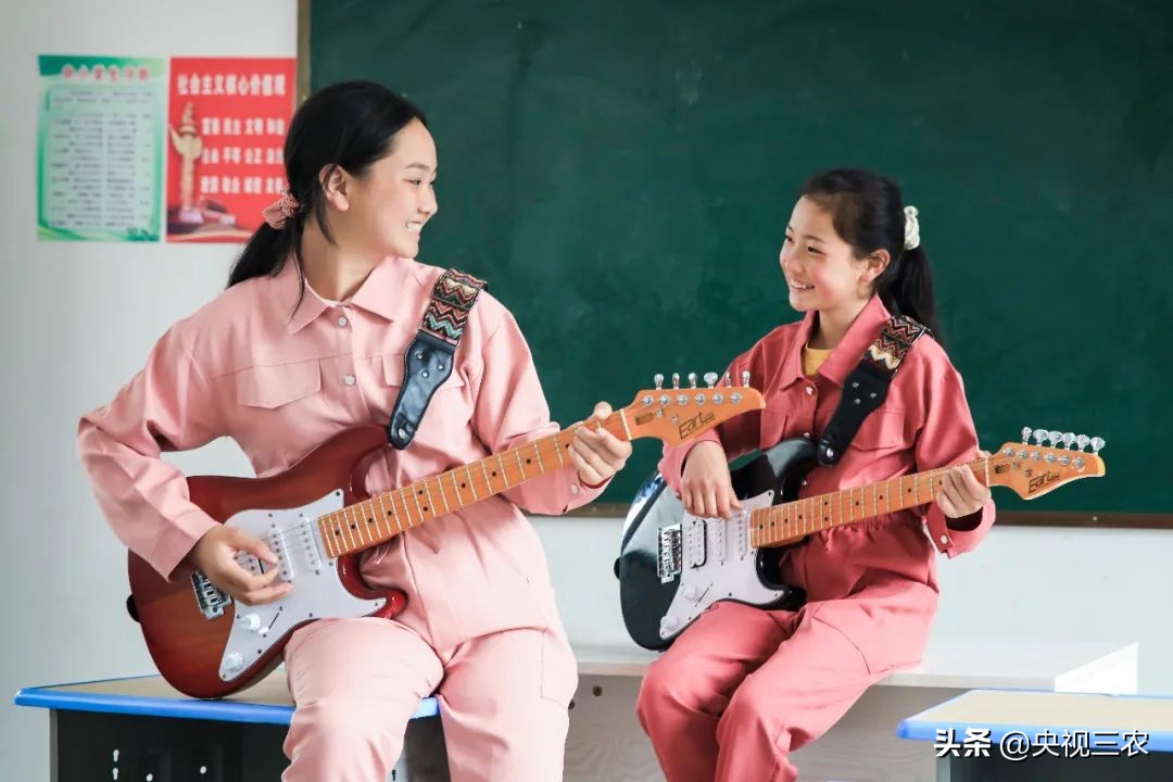 实名羡慕！这位老师带他的学生们在“云端”开了一场摇滚演唱会