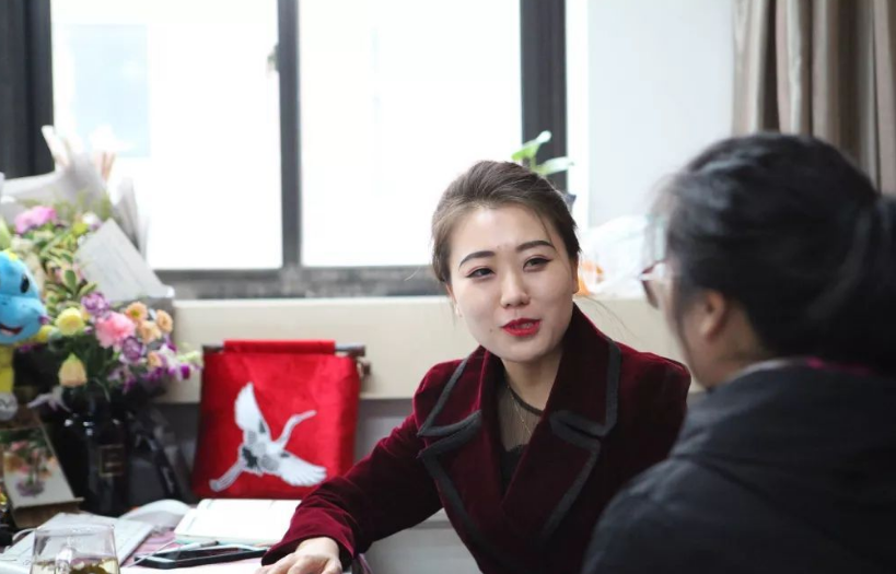 大学生入党由谁决定？主要掌握在2个人手中，和成绩好坏关系不大