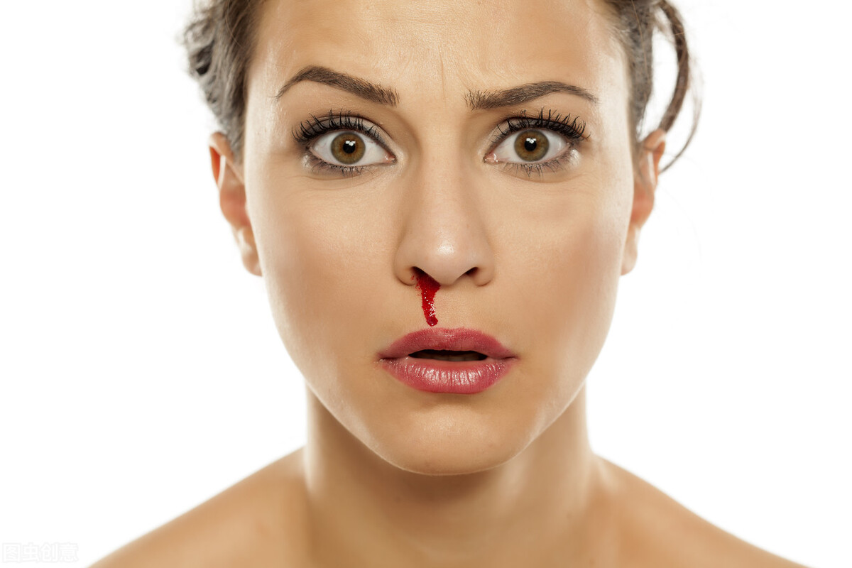 3岁幼童流鼻血抬头去世,这些土方法别再用!正确止血姿势这样做