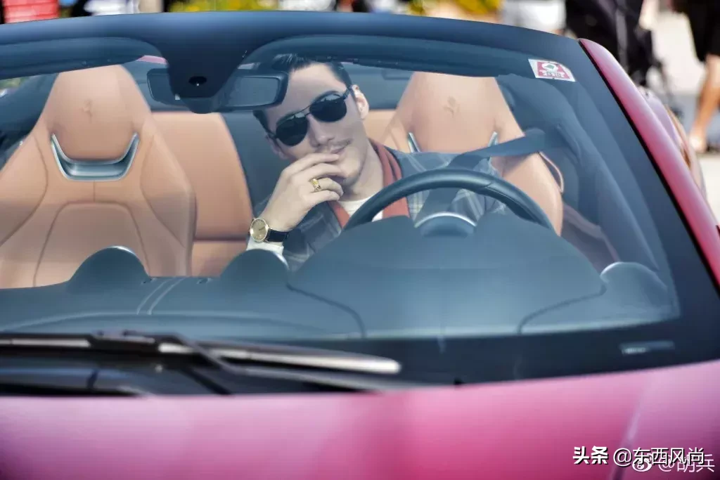 48岁依然自律有型，9次以“伦敦男装周首位全球代言人”身份受邀