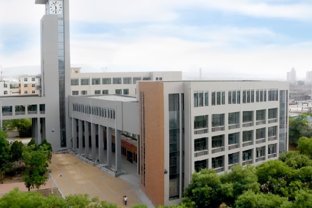 甘肃一大学自愿降低“档次”，从大学变回学院，网友：实力最重要