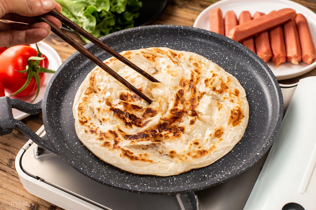 电饼铛怎么用（一分钟出锅得电饼铛烙饼隔夜也不发硬）