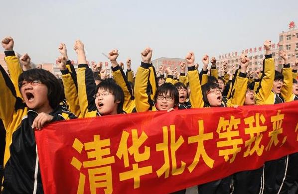 学生被复旦取消学籍，不服结果状告学校，网友：谁叫你当初钻空子