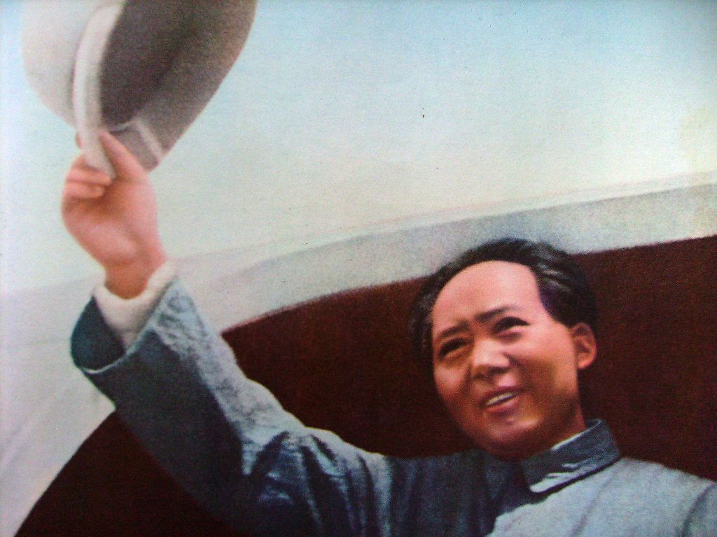 毛泽东痴迷游泳，1956年游长江诗兴大发，写下《水调歌头·游泳》