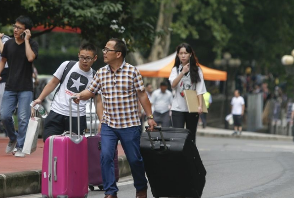 大学为什么发银行卡？和普通银行卡有什么区别？这几点要知道