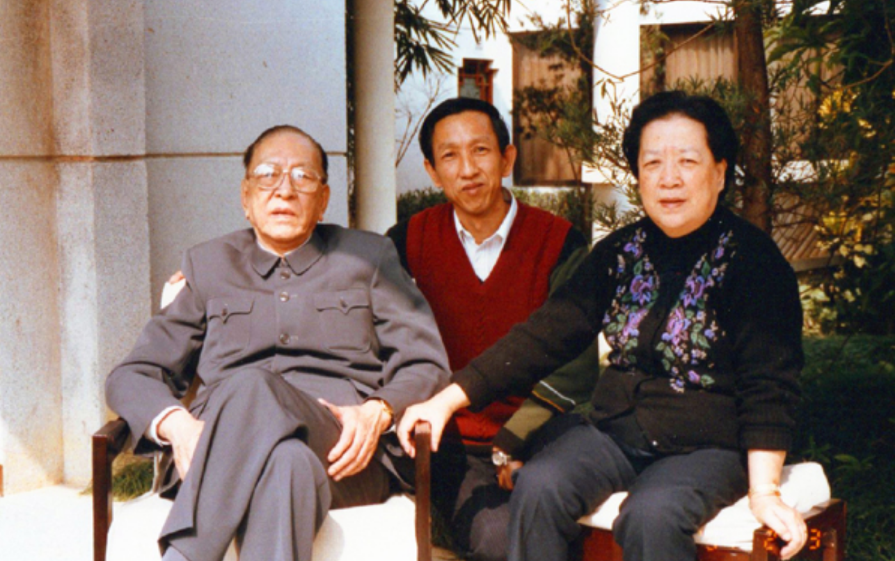 1984年耿飚回复香港记者的提问，邓小平发火：有什么资格那样说？