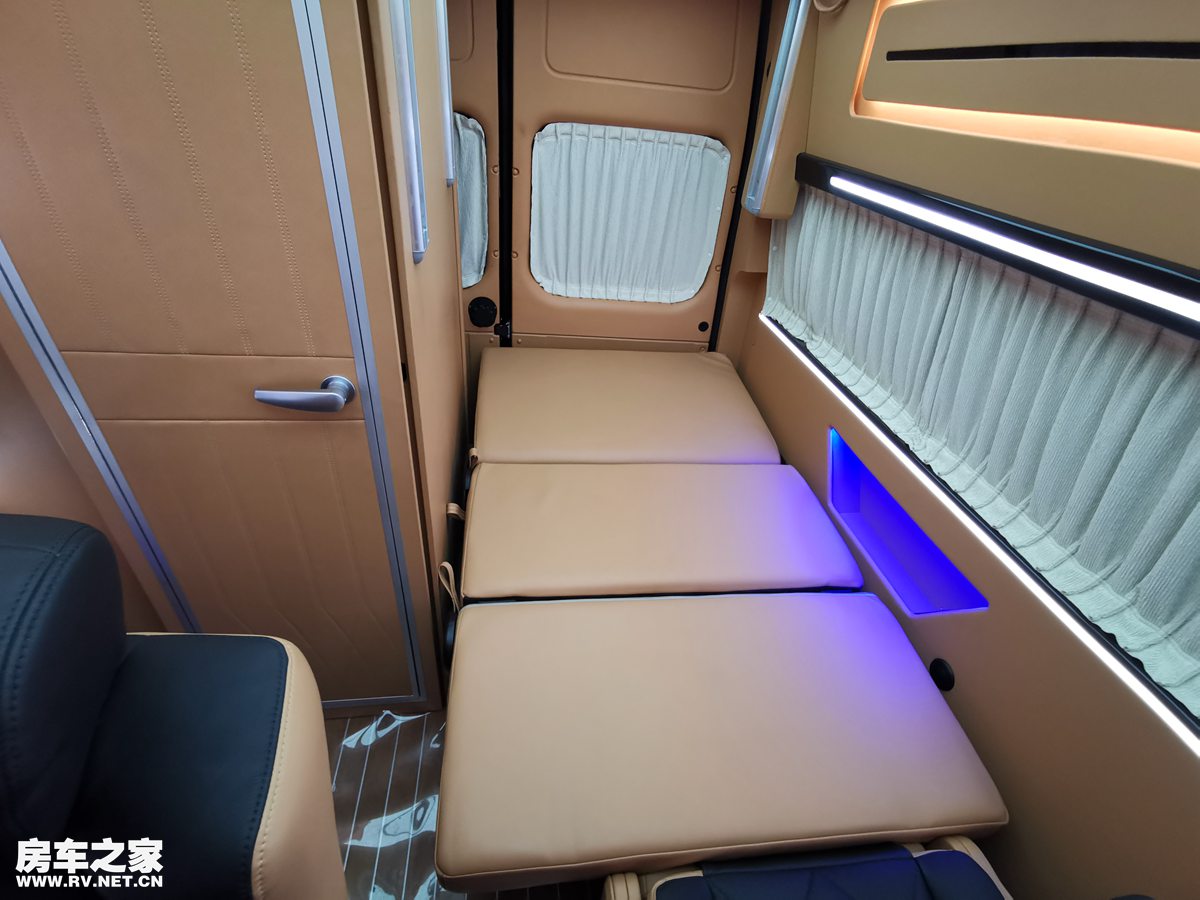 江铃福特逸途商旅车，一款可以睡觉的商务车