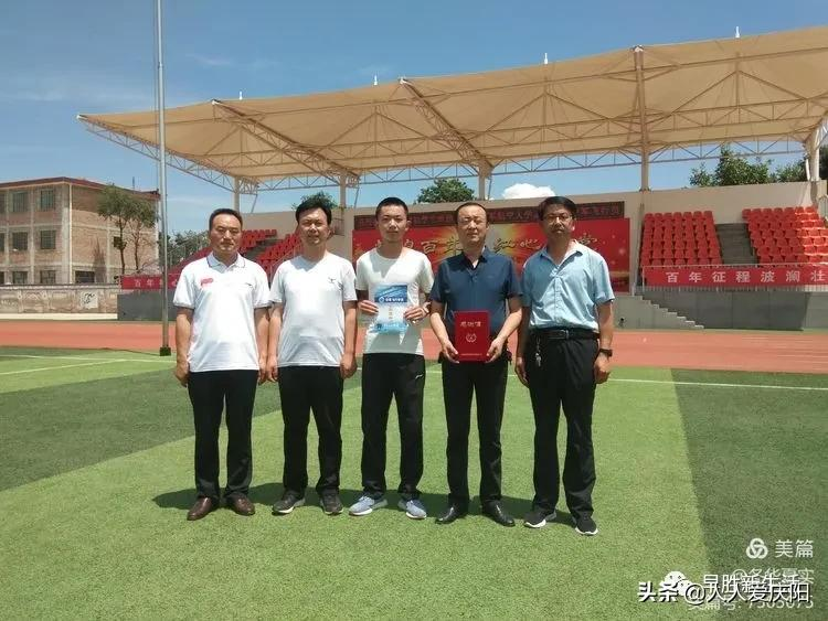 宁县一中飞行员同学 领录取通知书啦