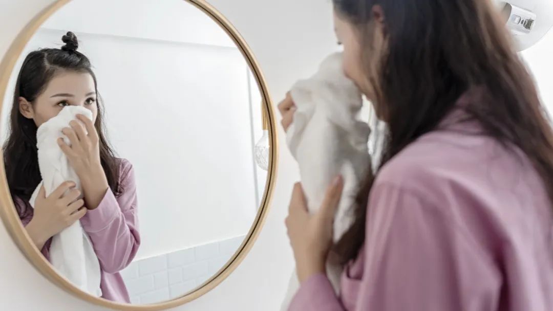 如何判断面部是水肿还是胖 女生三种脸型的瘦脸方法