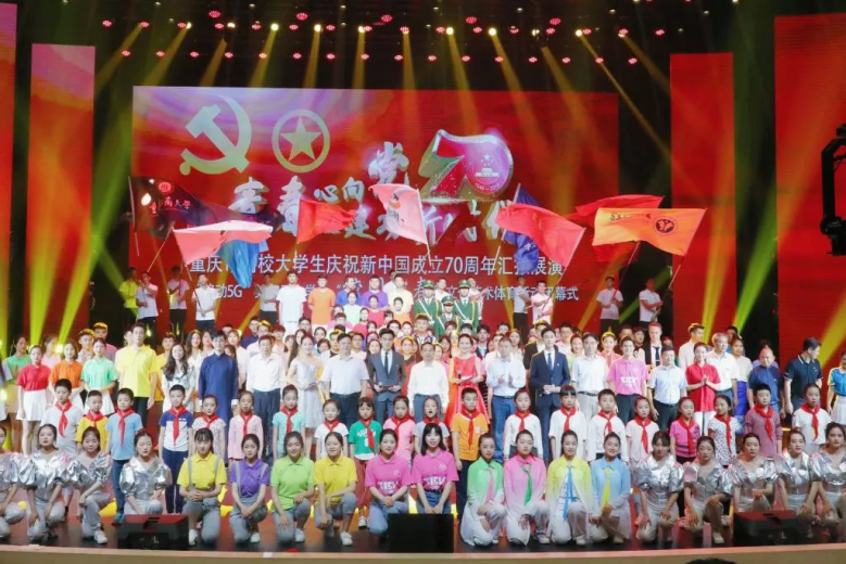 重庆超豪华大学：依山环水，占地2390余亩，校内出行还得坐车