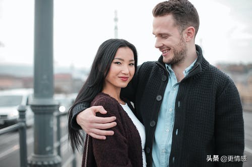 如何在微信上成功吸引男生？女生必看撩汉技巧和句子推荐