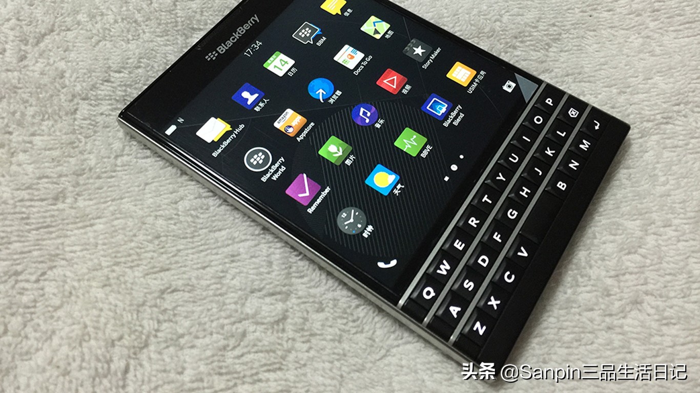 blackberry黑莓手机主题电脑壁纸1366x768(多图高清)