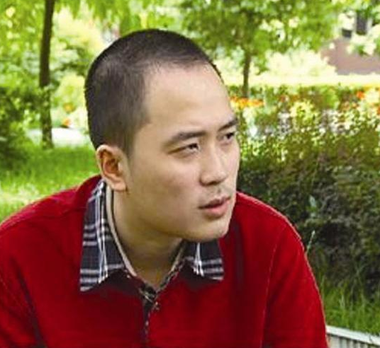 中专生被劝退复读，4次高考轻松上复旦、清北，看似励志却成笑话