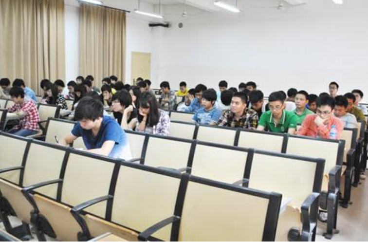 为什么大一要上“晚自习”，大二以后就不用了？过来人告诉你答案