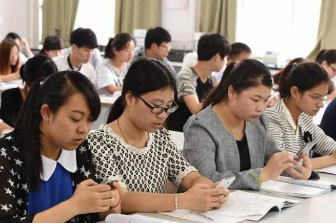 将来“没前途”的大学生，毕业找工作都成问题，名校学生也没用