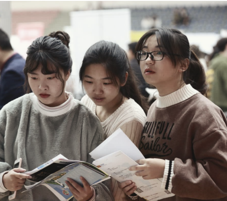 大学生“私下交易”堪称垃圾快乐，看似方便生活，实则浪费青春