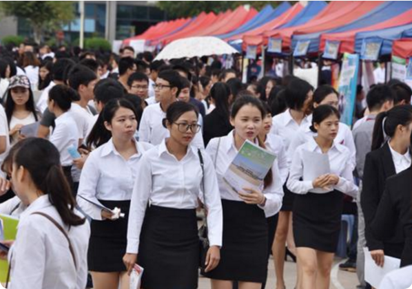 大学生父亲“犯错”，公务员政审被刷，看来真的是很严格的