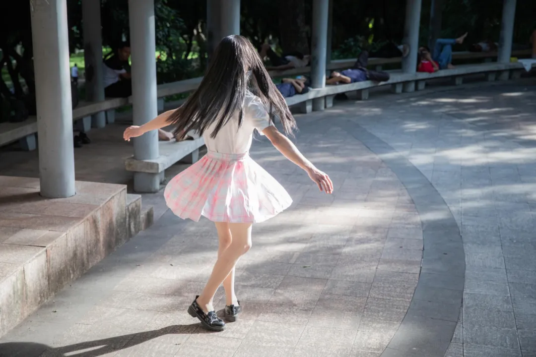 穿女装的“三和大神”