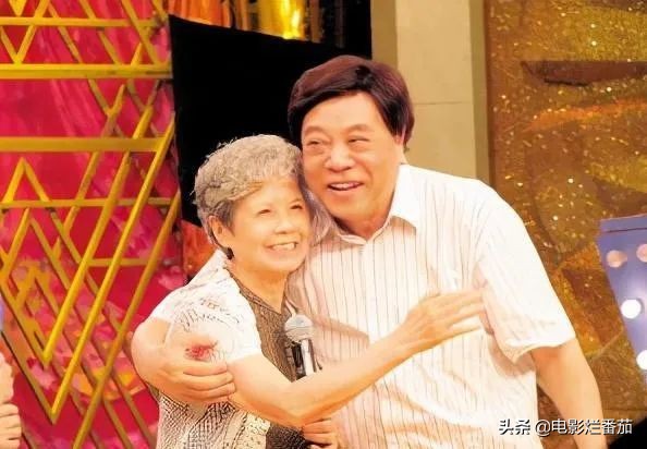 这些年离世的央视主播，两名出意外，5位患癌逝世，最年轻仅33岁