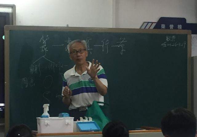 高考语文146分，字迹工整像印刷，不愧总分能考725分