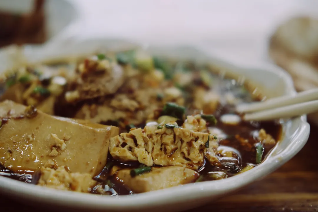 每顿人均20块，坐高铁来这座浙西小县城吃个过瘾