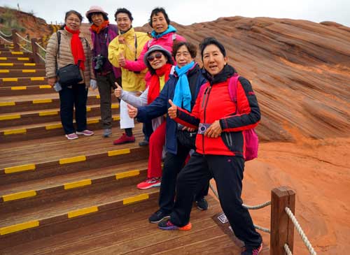 陕西旅游：走进榆林靖边地区波浪谷（图）