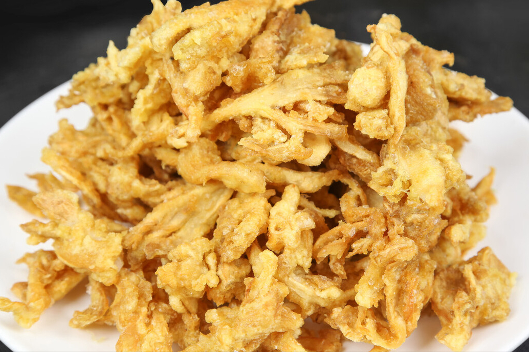 立冬后要多吃蘑菇，炸蘑菇别只会裹面粉，谨记3点，出锅焦香酥脆