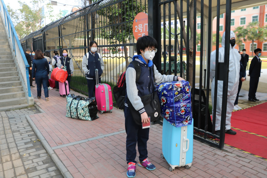 学生高考完才知道，住校和走读的差距有多大，选错了可能会后悔
