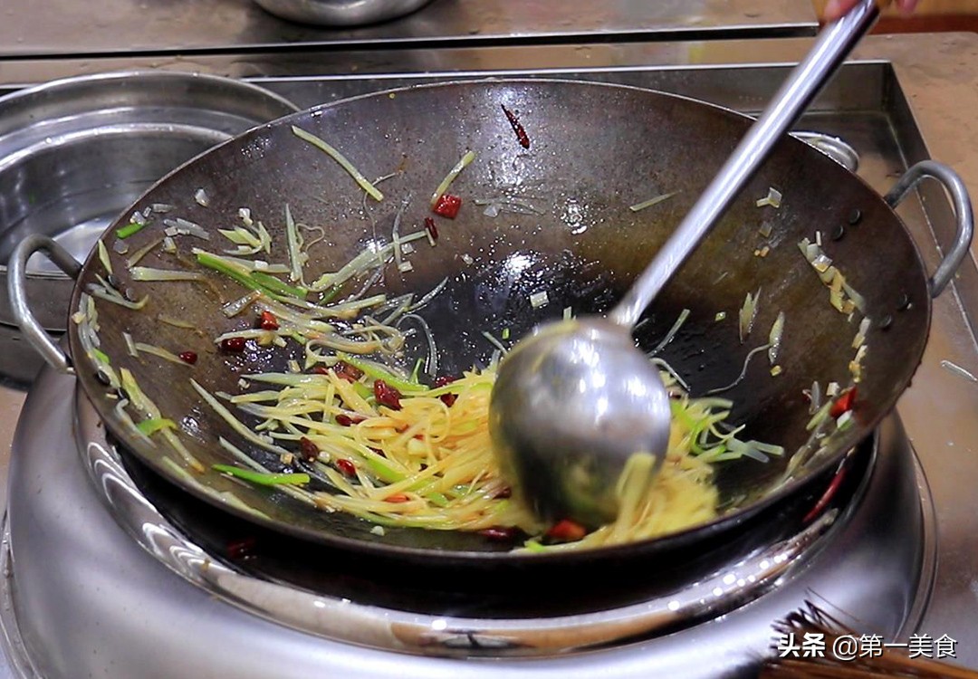 酸辣土豆絲的家常做法,酸辣土豆絲的家常做法步驟