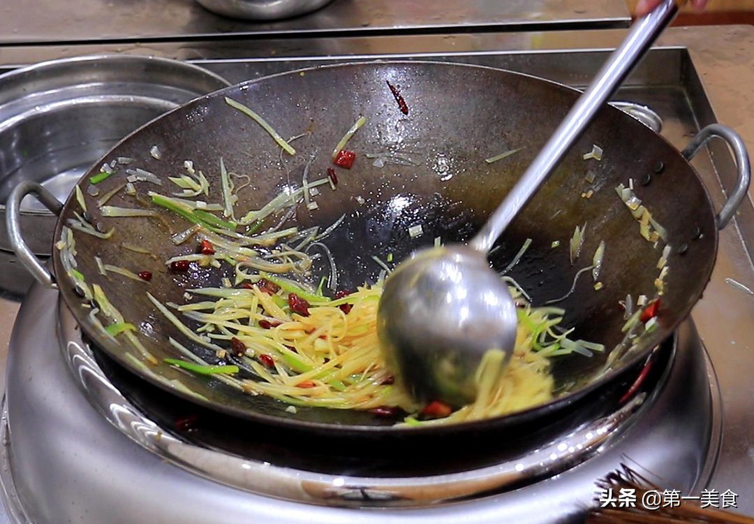 酸辣土豆丝的家常做法,酸辣土豆丝的家常做法步骤