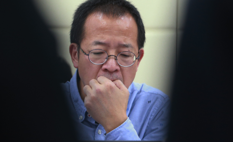 被嘲笑、被抢劫，59岁去直播，