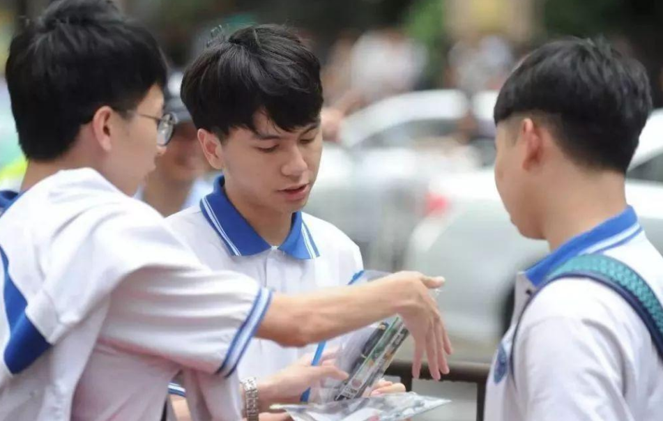 高考有“隐形”小技巧，穿衣也有讲究，老师要求学生尽量不穿校服