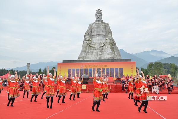 现在盘瓠完成任务,为国除去了祸害,这是上天使它获得了成功,况且王者