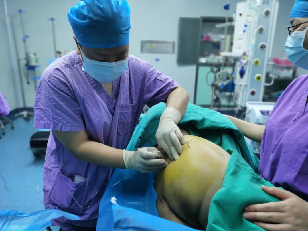 来宾市中医医院成功为103岁老人实施股骨粉碎性骨折钢板内固定术