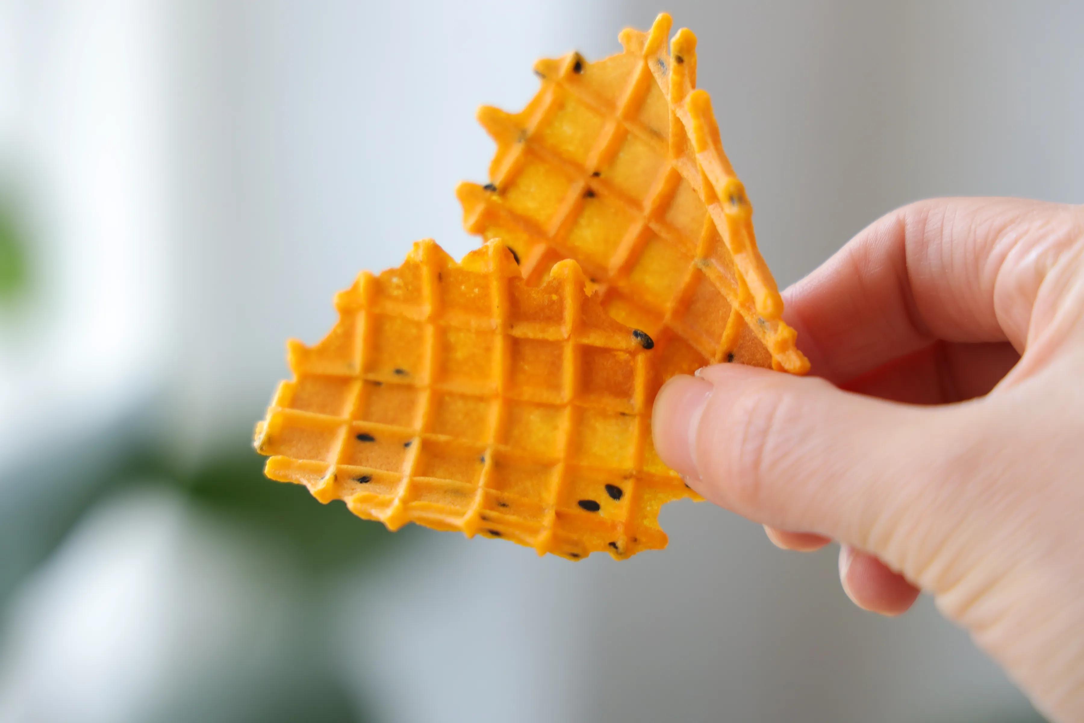 红薯别烤了，做成小零食，咬一口嘎嘣脆，不用油炸，比薯片还好吃