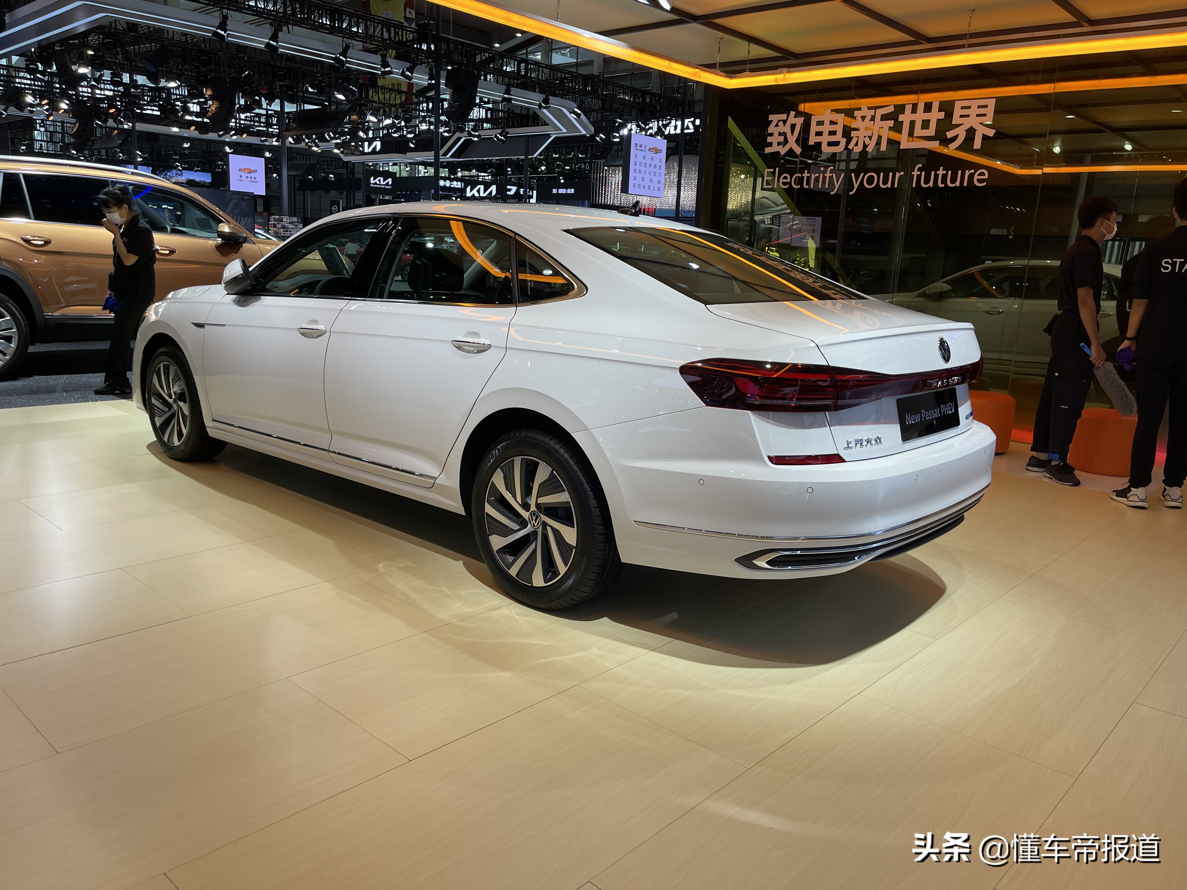 新车 | 上汽大众新款帕萨特正式亮相,提供两种外观风格,车长增加
