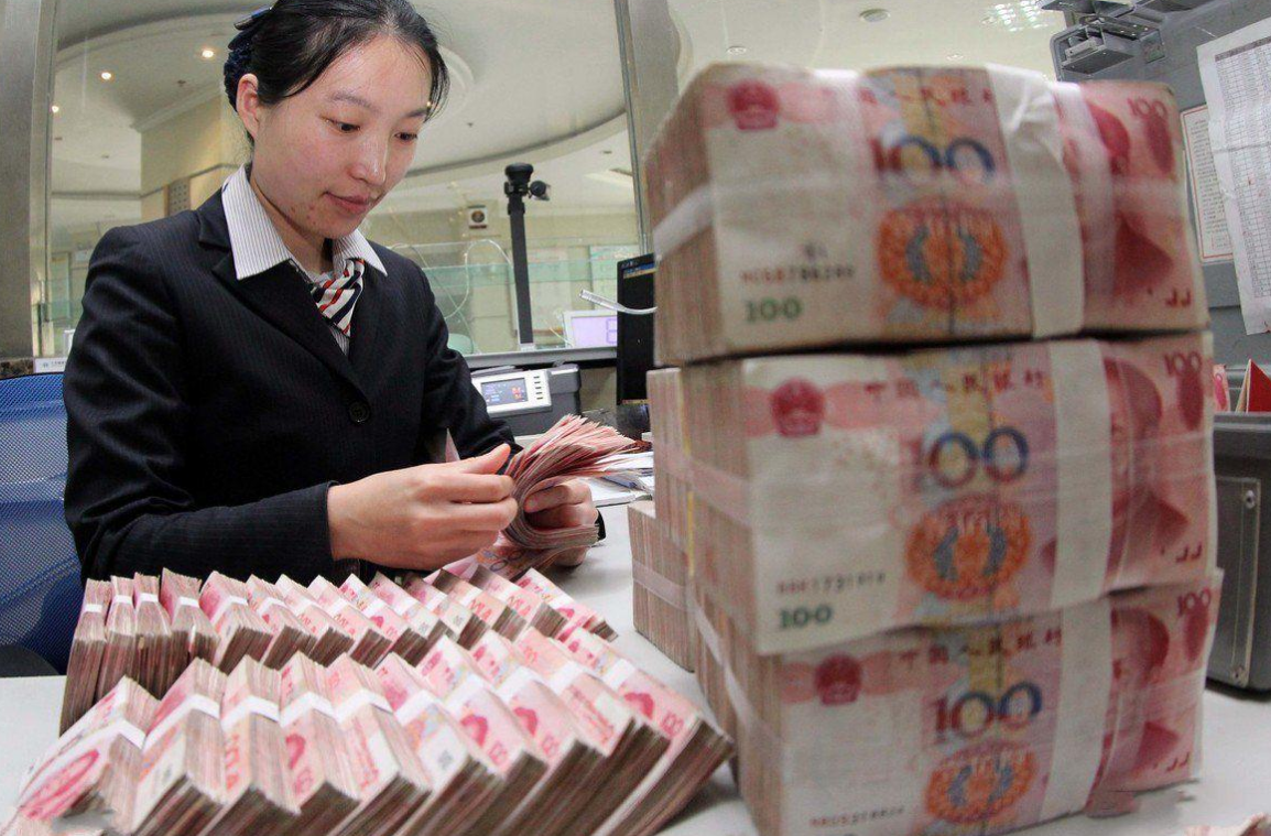 去银行存款,达到了这个金额,不仅会被调查,还要交税?