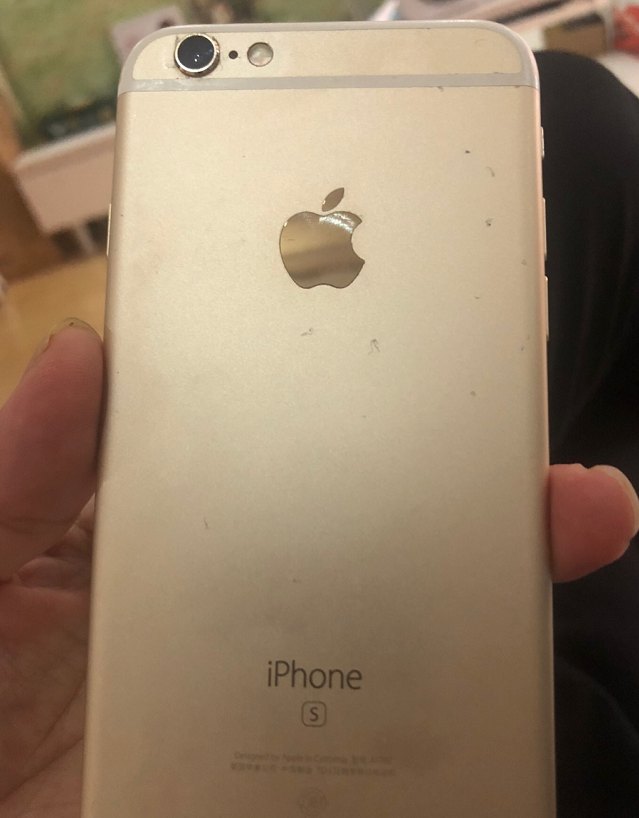 它是iPhone“钉子户”，使用5年依旧流畅，网友：还是老系统流畅