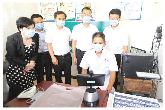桂林医学院附属医院与灵川县政府联合，让农村群众在家门口享受三甲医院医疗服务