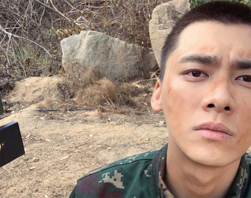 帅哥的嘴，金银花露兑白水，但看李易峰的嘴巴后，就不再这样想了