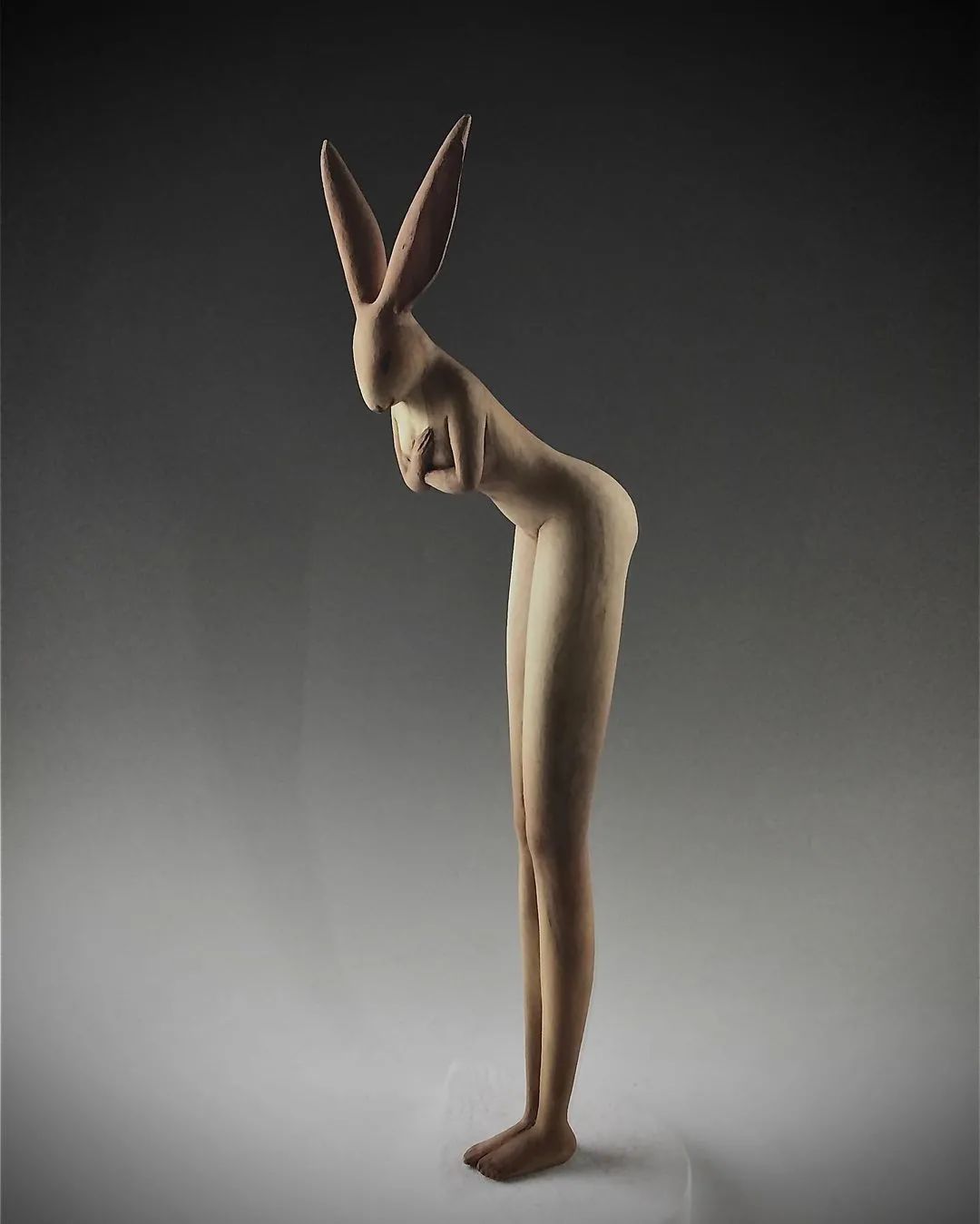 60岁日本老人的“治愈系”木雕，让人直呼“幸福”：太大胆了吧