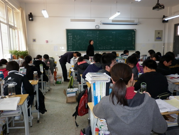 “百强中学”重新排名，衡水中学位居第二？榜首升学率达九成