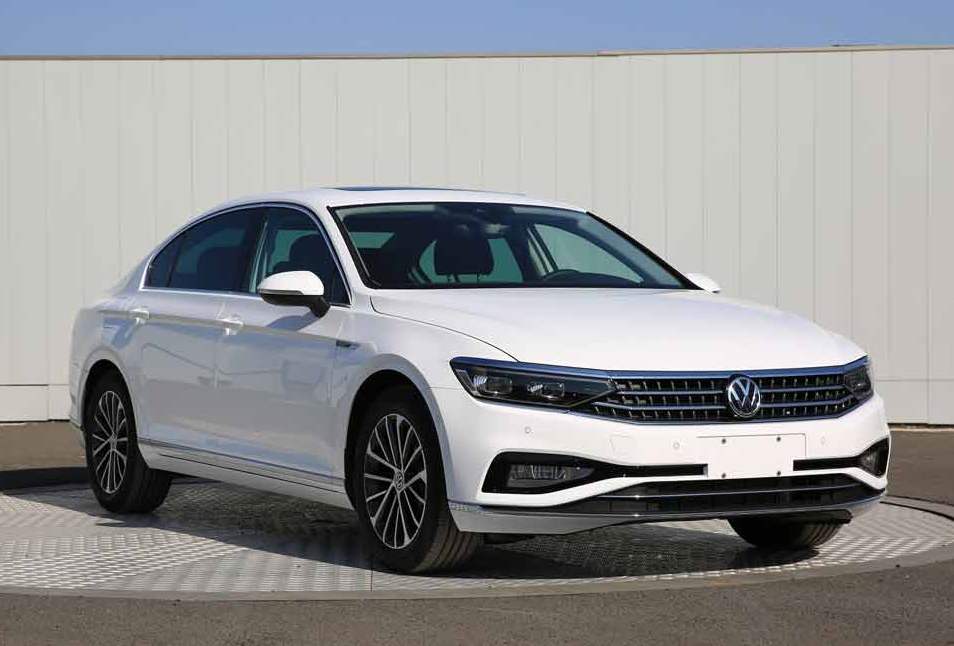 2020款新迈腾来了，老款价格劲爆，值得入手吗？