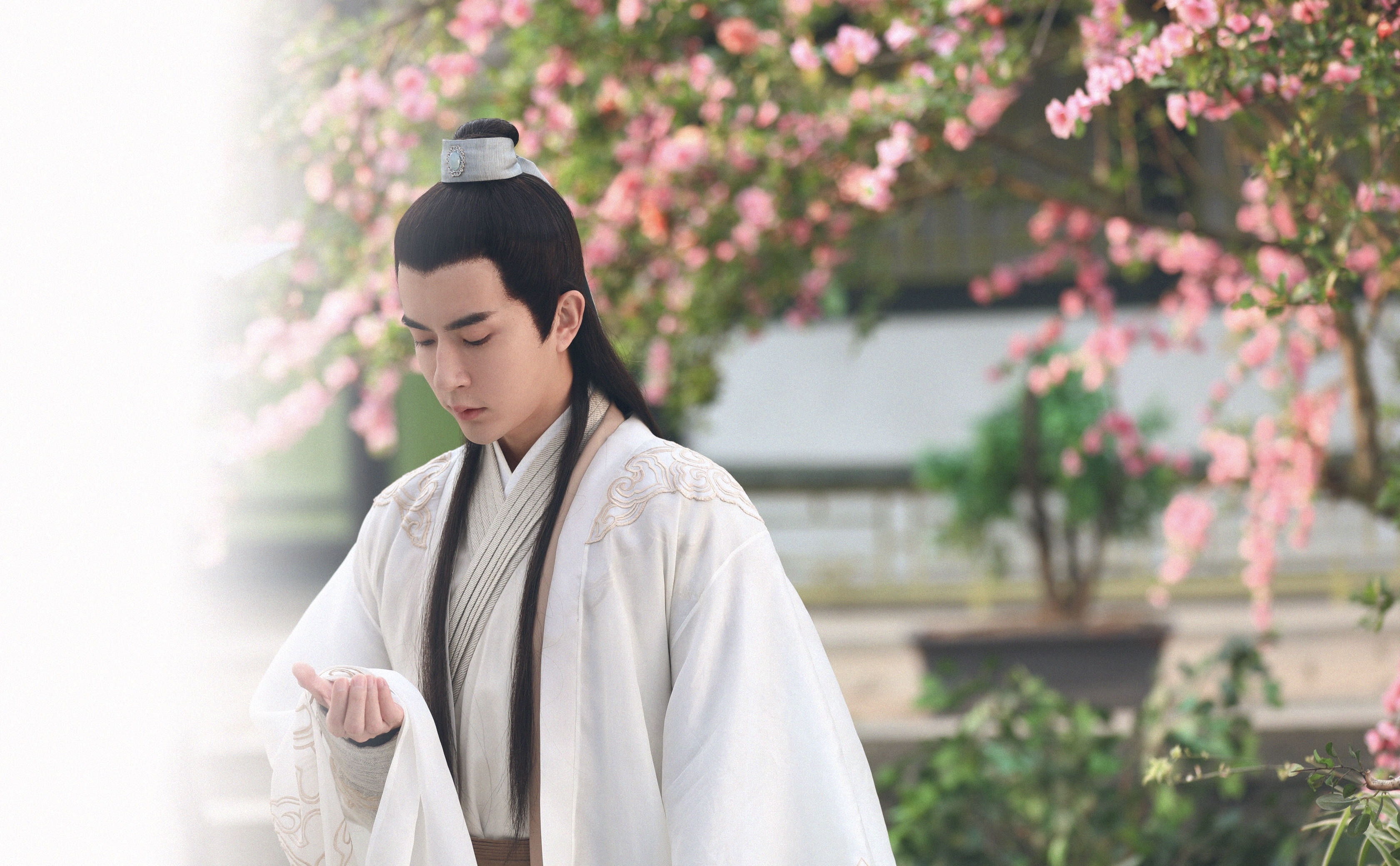 于朦胧古装颜值确实高,但是观众对他的演技评价并不高