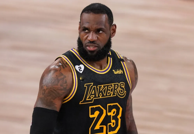 哪些算nba巨星哪些是超巨(NBA现役有几位超巨？翻遍联盟也就4人 强如哈威都不算)