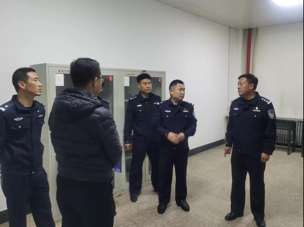 绥德县公安局副局长薛斌检查校园及周边安全隐患整治工作